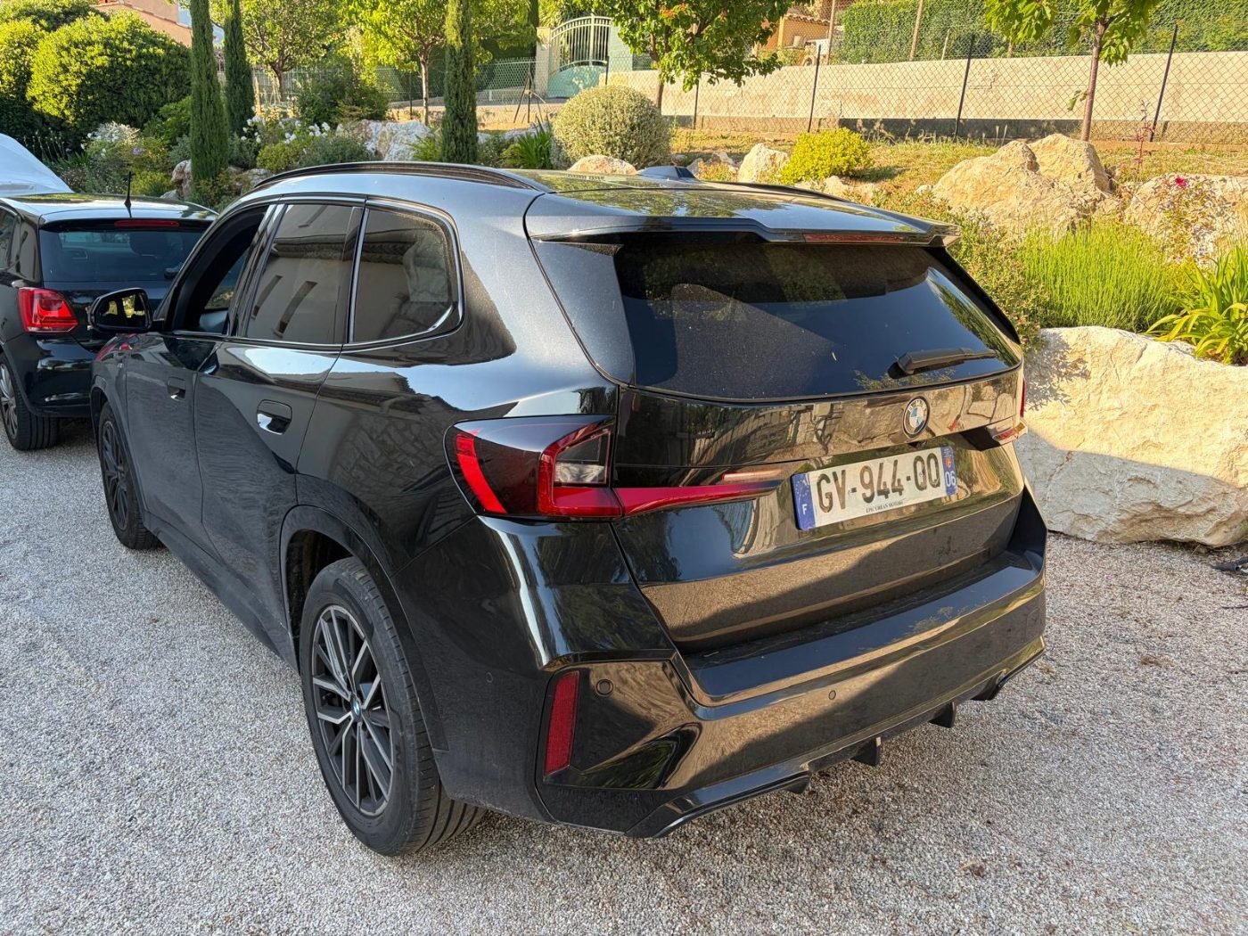 BMW X1 noire nettoyée à domicile par Riviera Clean dans le 06